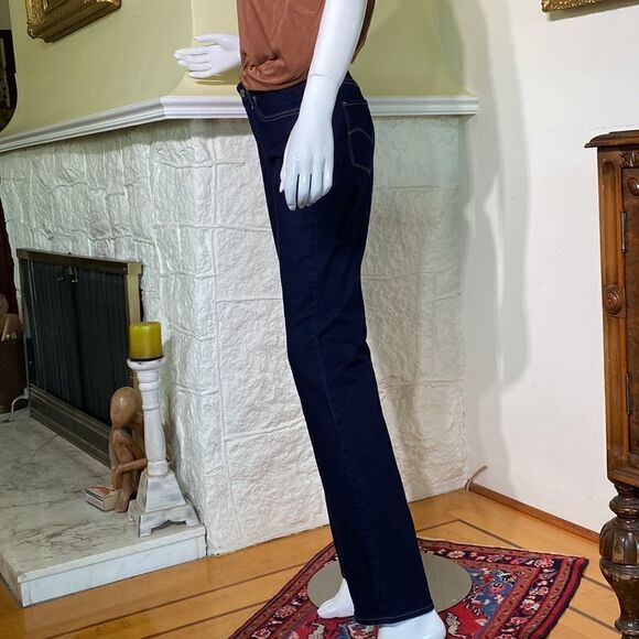 Levi’s 315 Shaping Bootcut Jeans - Picture 5 of 16